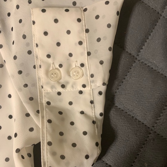 BCBGMAXAZRIA polka dot blouse with tie and buttons - Picture 4 of 4